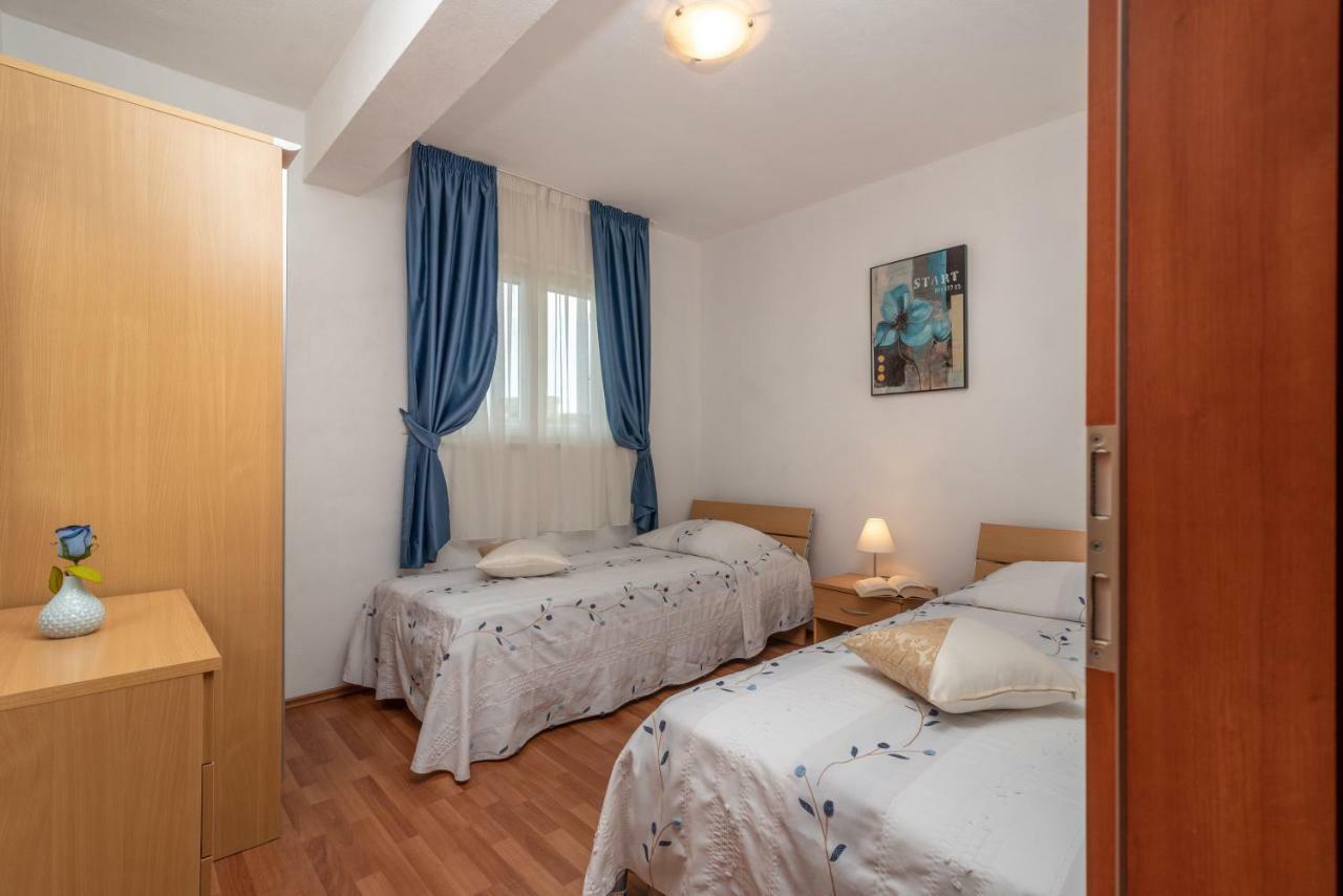 Apartments Villa Jelena Seget Vranjica Esterno foto