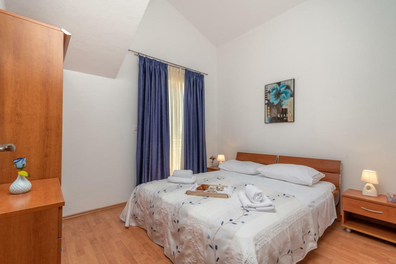 Apartments Villa Jelena Seget Vranjica Esterno foto