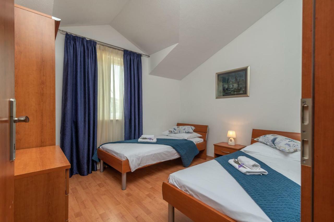Apartments Villa Jelena Seget Vranjica Esterno foto