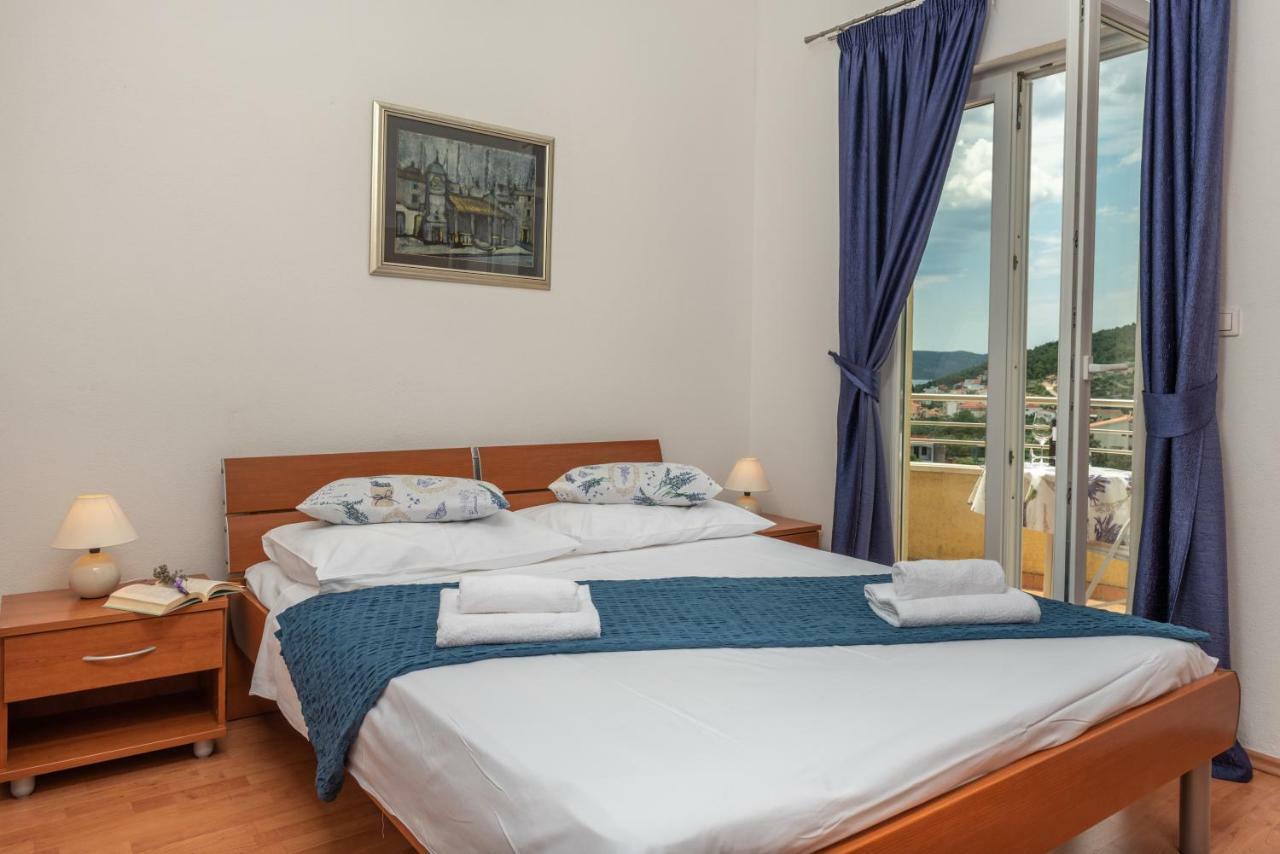 Apartments Villa Jelena Seget Vranjica Esterno foto
